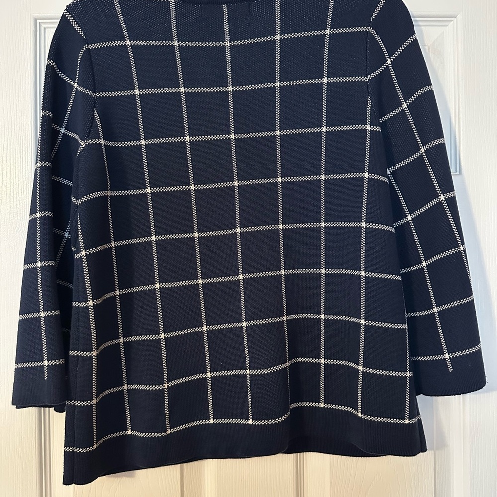 Banana Republic Navy and White Plaid Women's Sweater - Picture 3 of 3